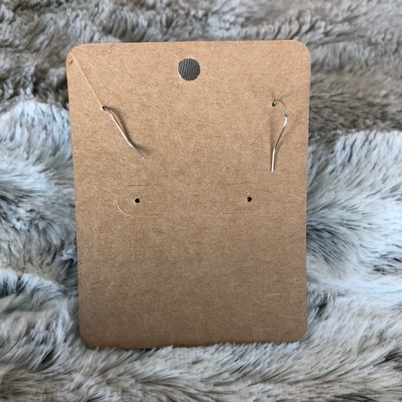 Handmade hunter green tassel earrings - Picture 3 of 3